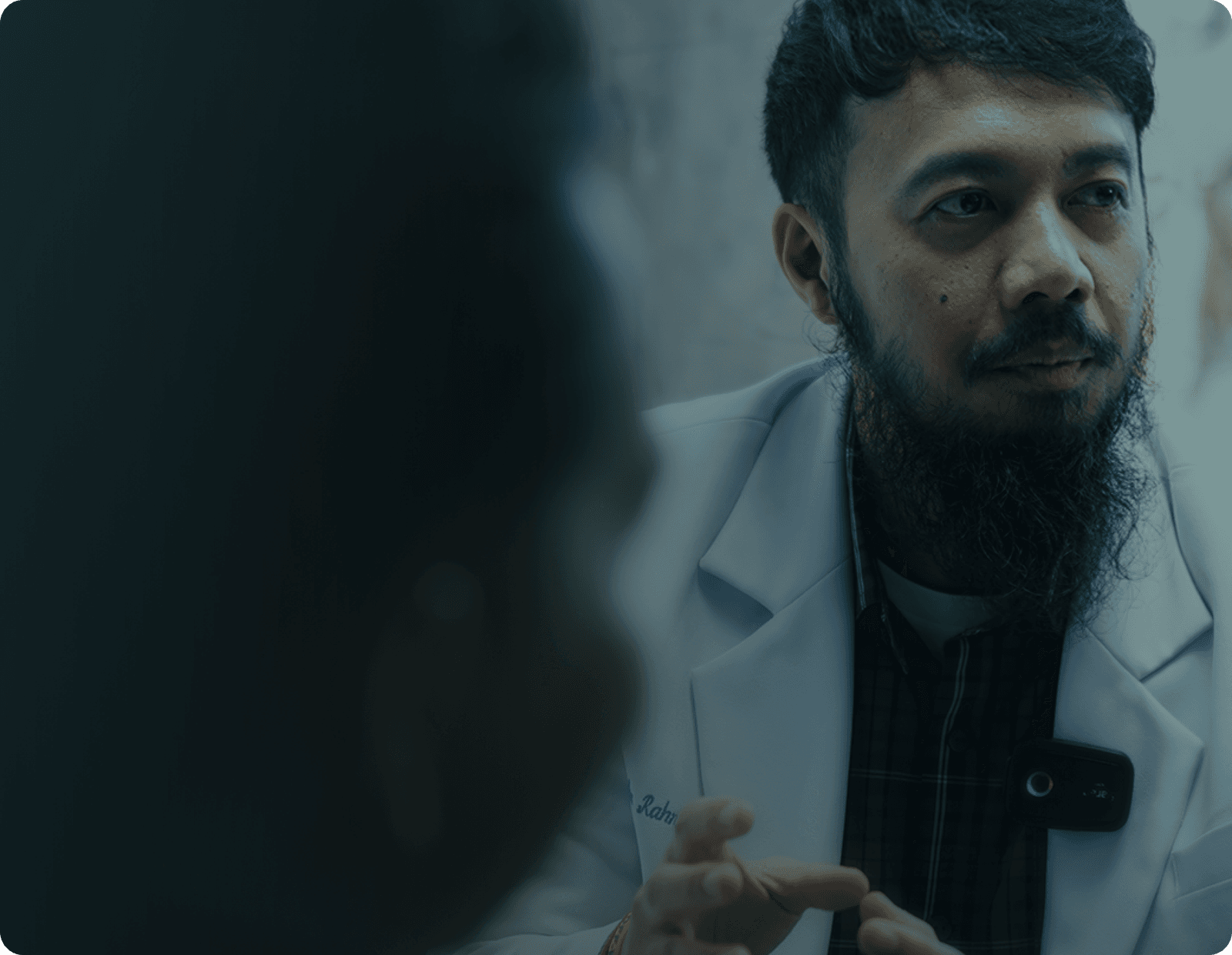 Dokter Fabron sedang mendampingi konsultasi rambut